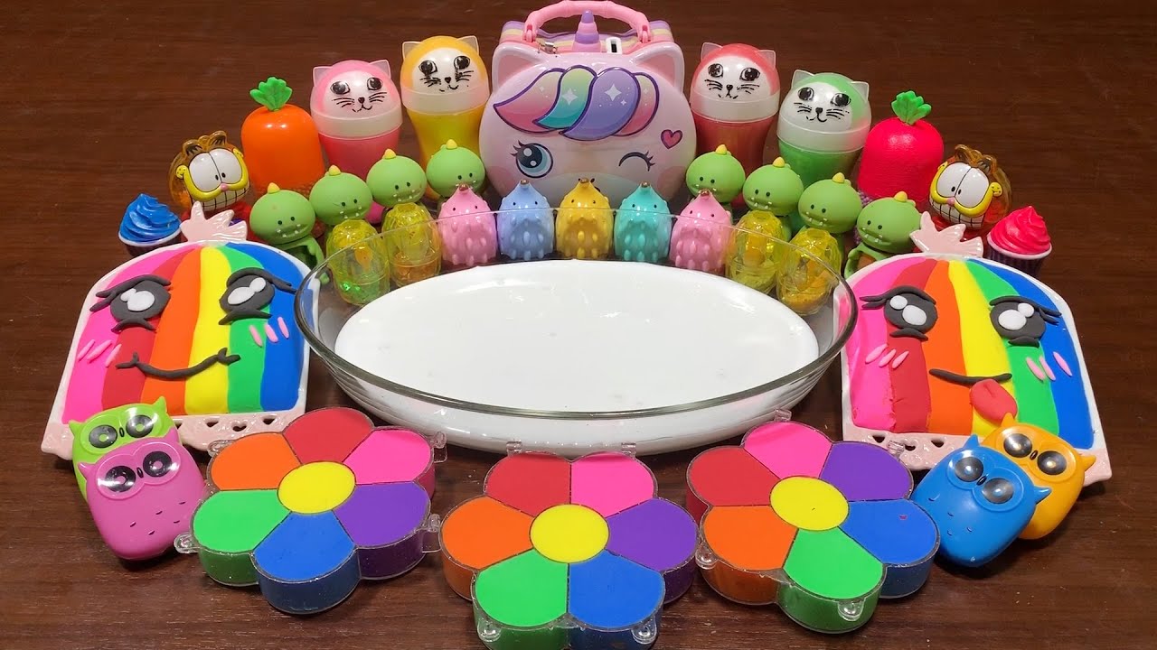 RELAXING WITH CLAY VS GLITTER!! Mixing Random Things Into GLOSSY Slime #885