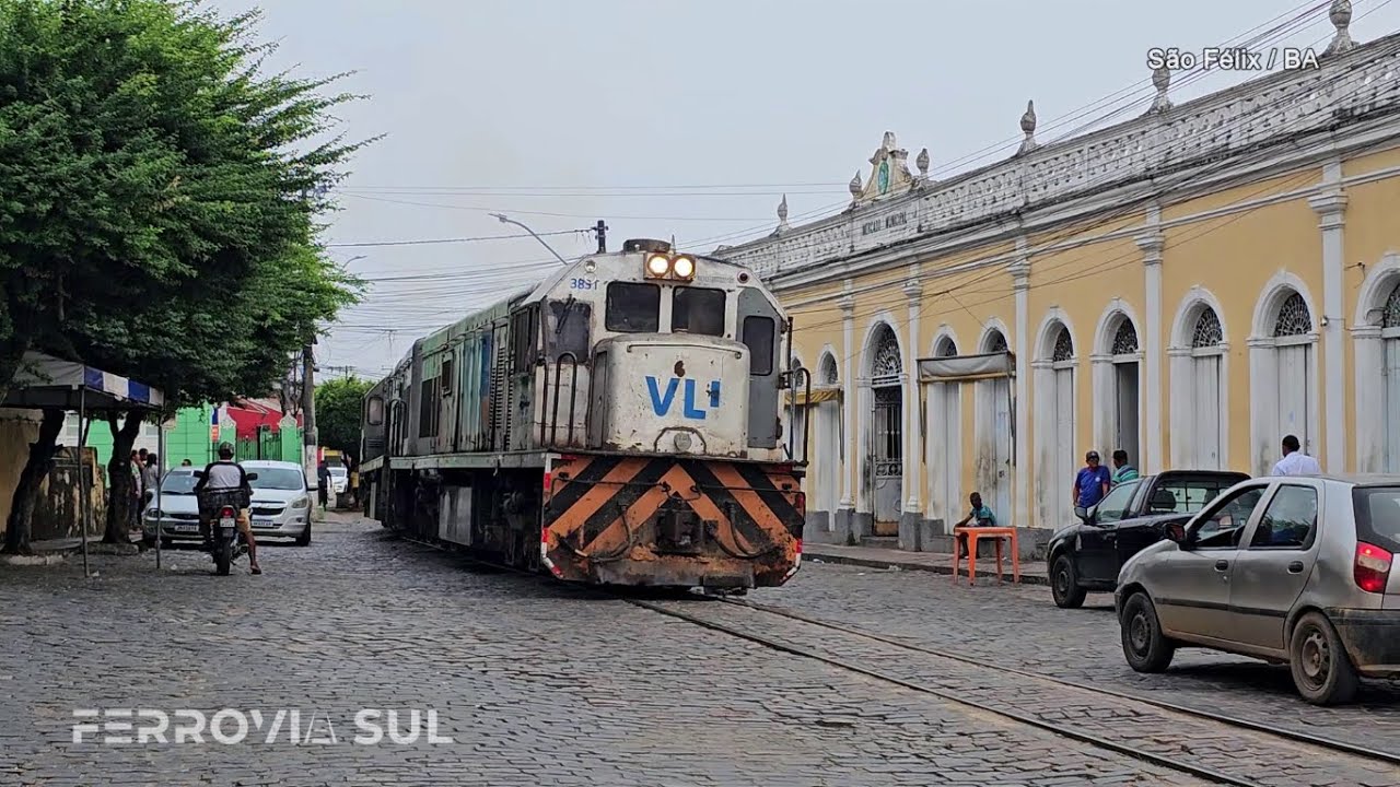 Trem nas ruas de São Félix, Bahia