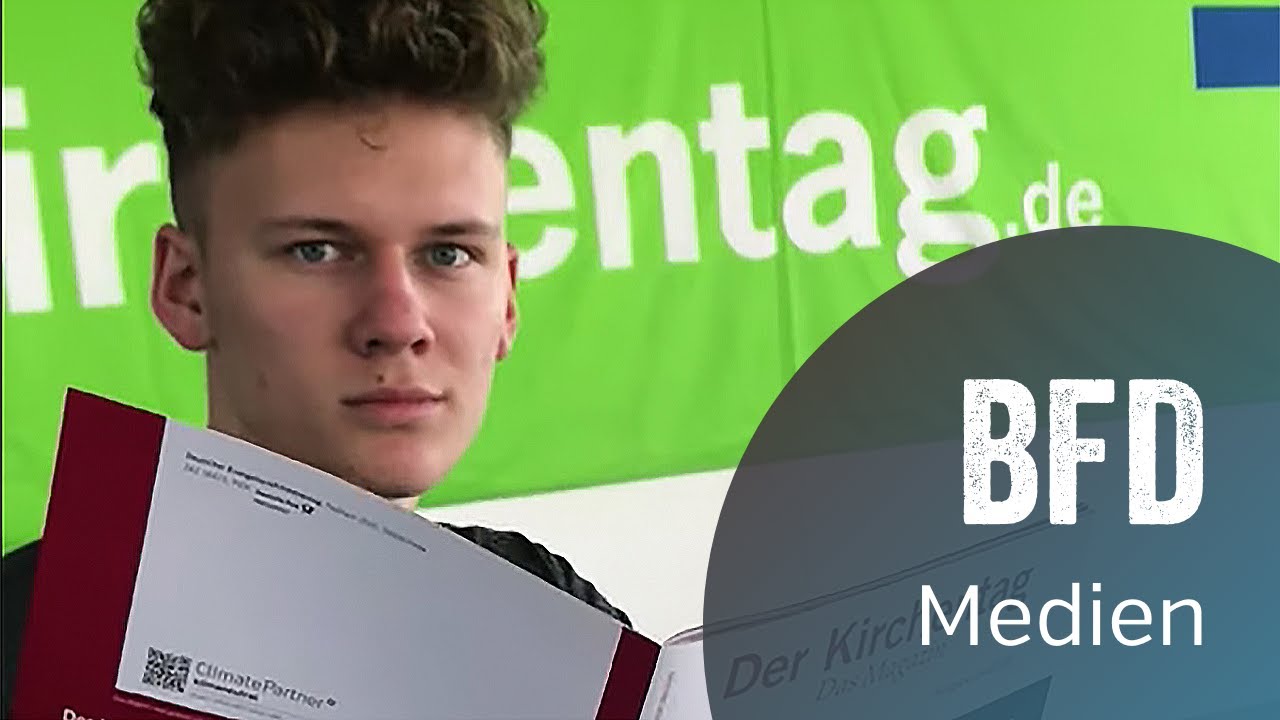 MEDIENARBEIT: Christian macht f&uuml;r den Kirchentag &Ouml;ffentlichkeitsarbeit