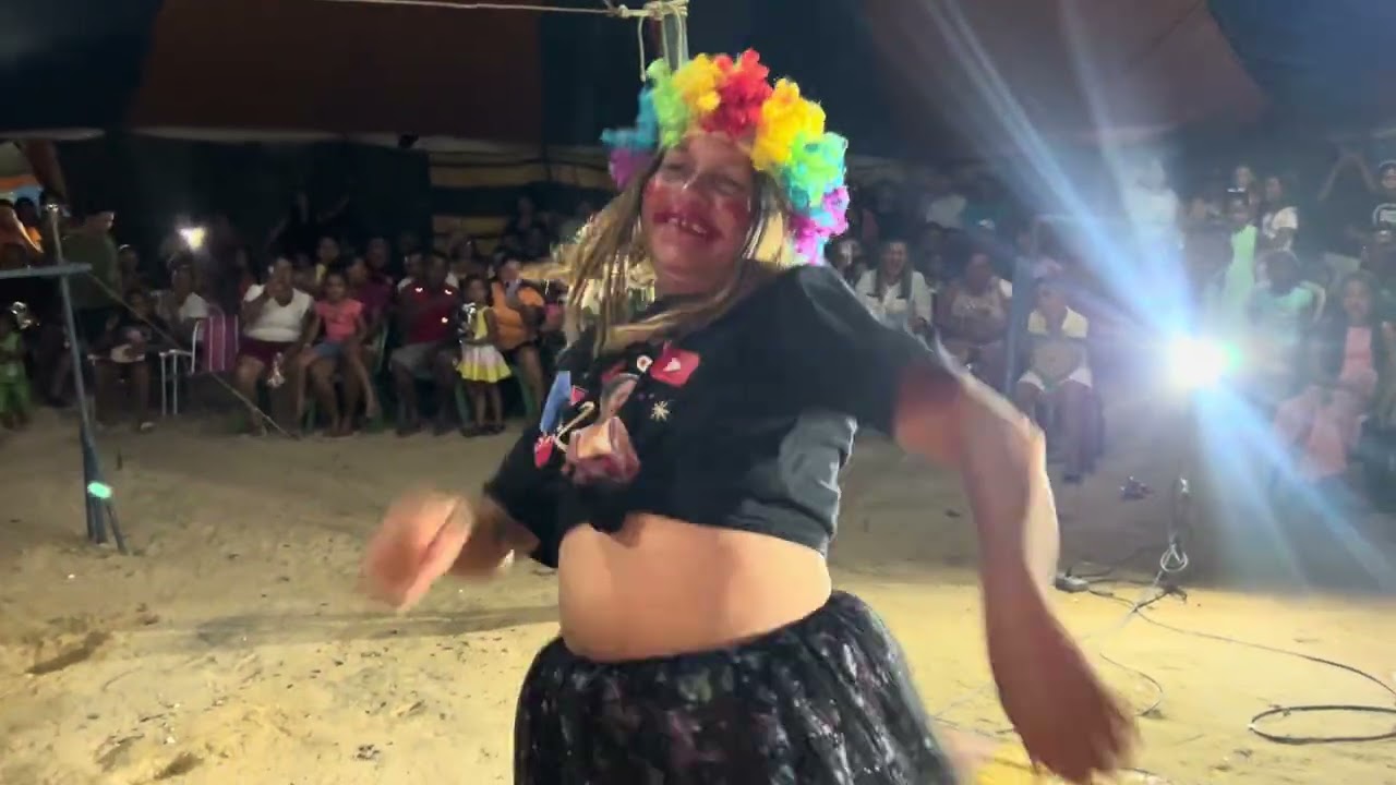 LÉO DANÇA MUITO 