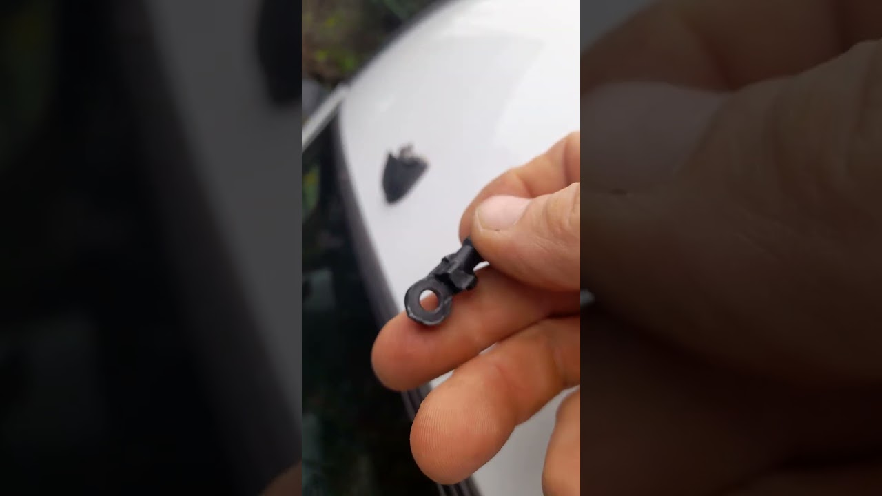 cambiar de mástil de antena roto de Kangoo 2017 quebrado en la base de la rosca.