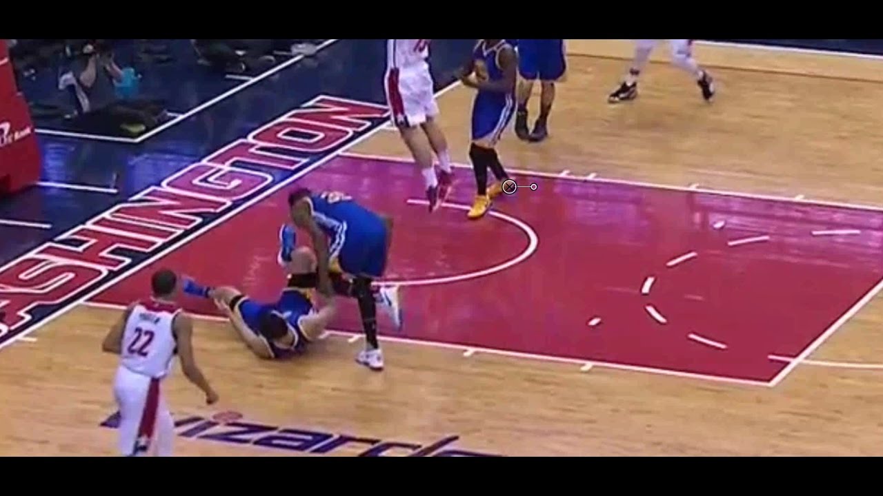 Kevin Durant hurt when ZaZa flops into him | Wiz vs Warriors | 2/28/17