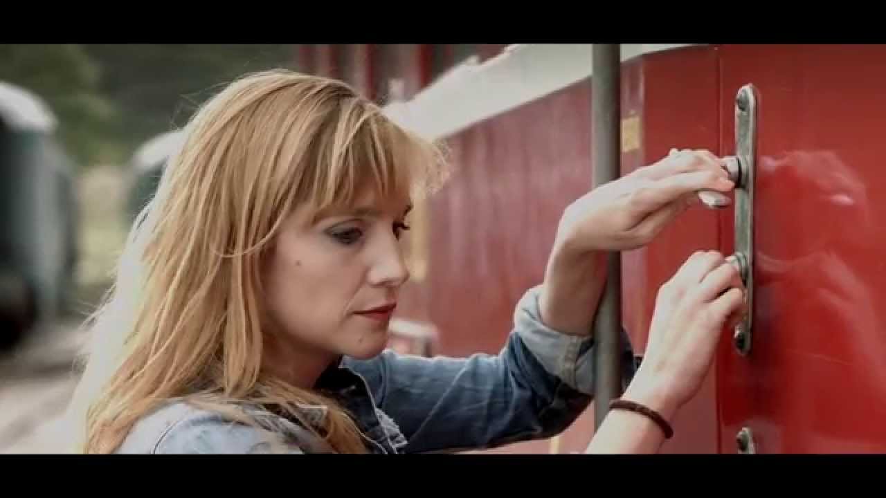 Monogram - videoklip Take it Easy s Hanou Vagnerovou a Alešem Baldou