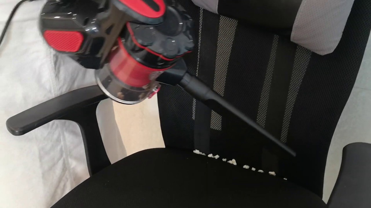 INSE I5 Corded Vacuum - Cleaning Crevices