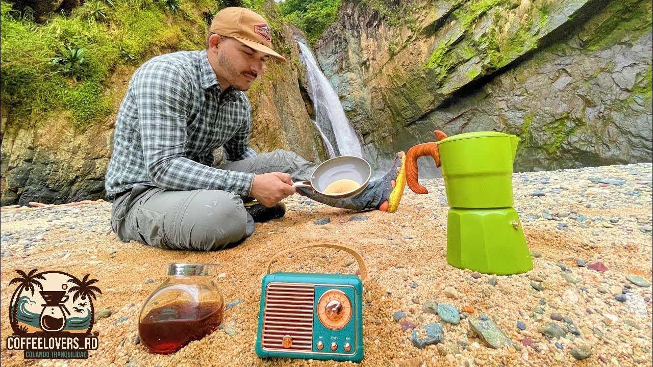 Colando un café en el suelo |  making a coffee and pancakes on the floor | ASMR relaxing video.