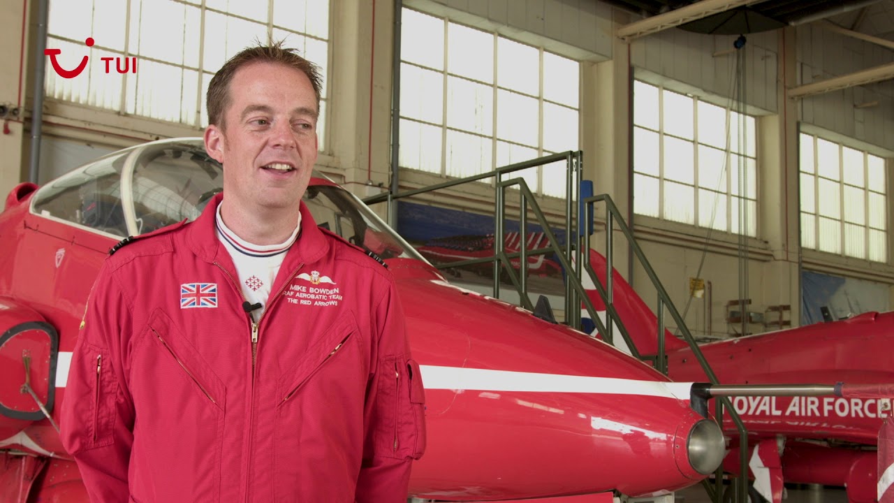 Red Arrows pilot Mike Bowden talks to TUI | TUI