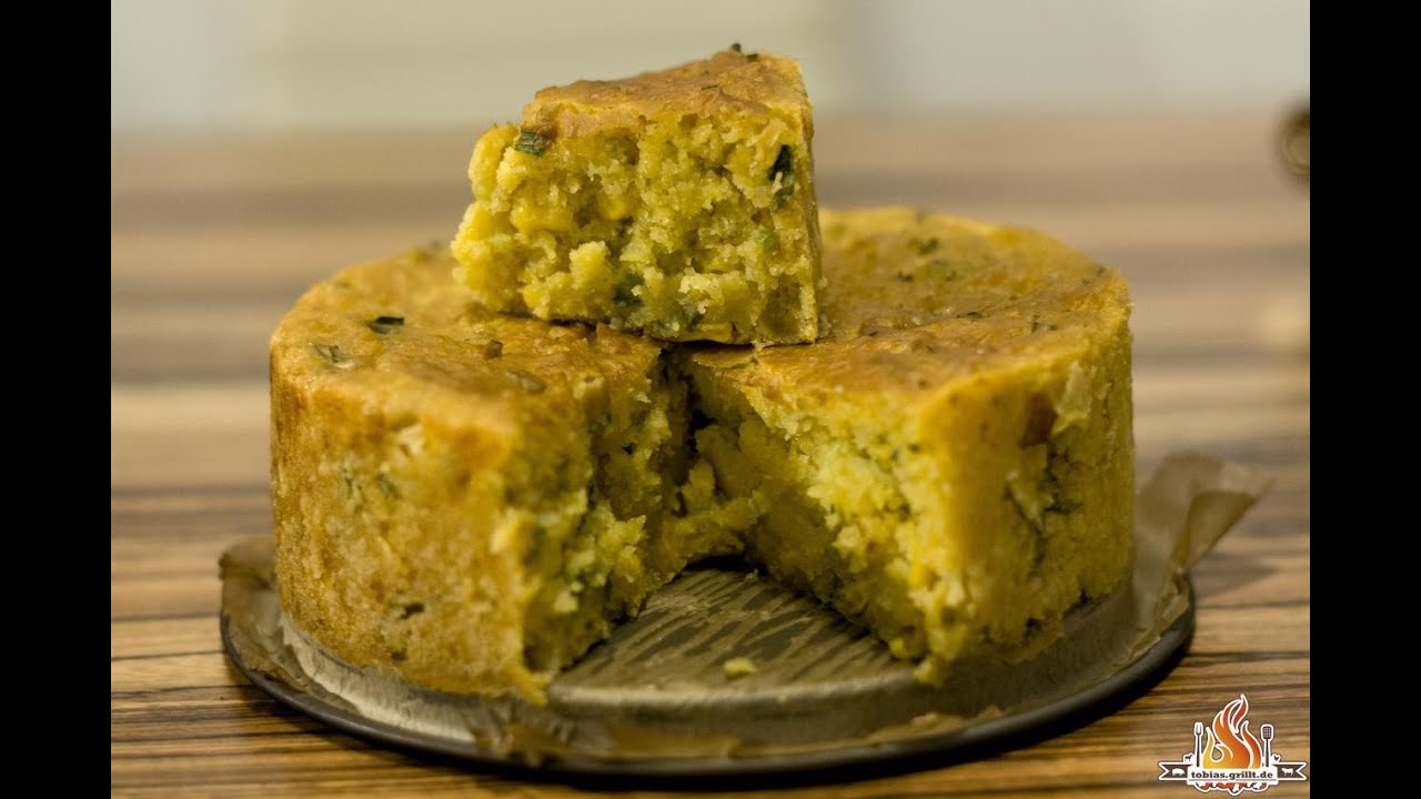 Herzhaftes Maisbrot vom GMG Davy BBQ Pellet Smoker grill Corn Bread -- tobias.grillt.de