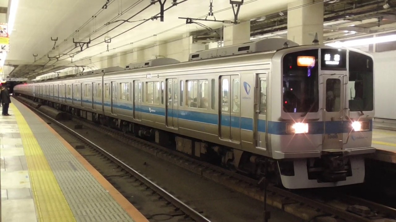 夜の小田急町田駅を発着する電車 2020.03.20