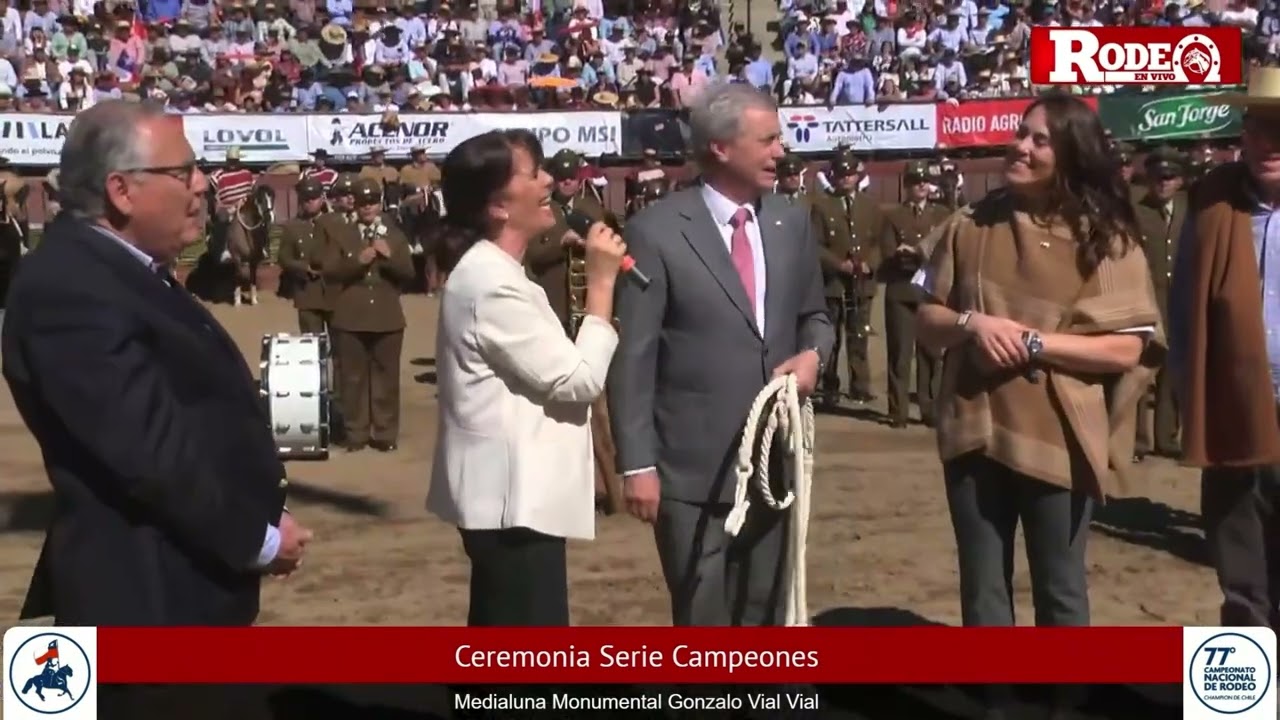 Primera Dama P&iacute;a Adriasola se encarga de entonar la tonada &ldquo;Chile Lindo&rdquo; en la Serie Campeones.