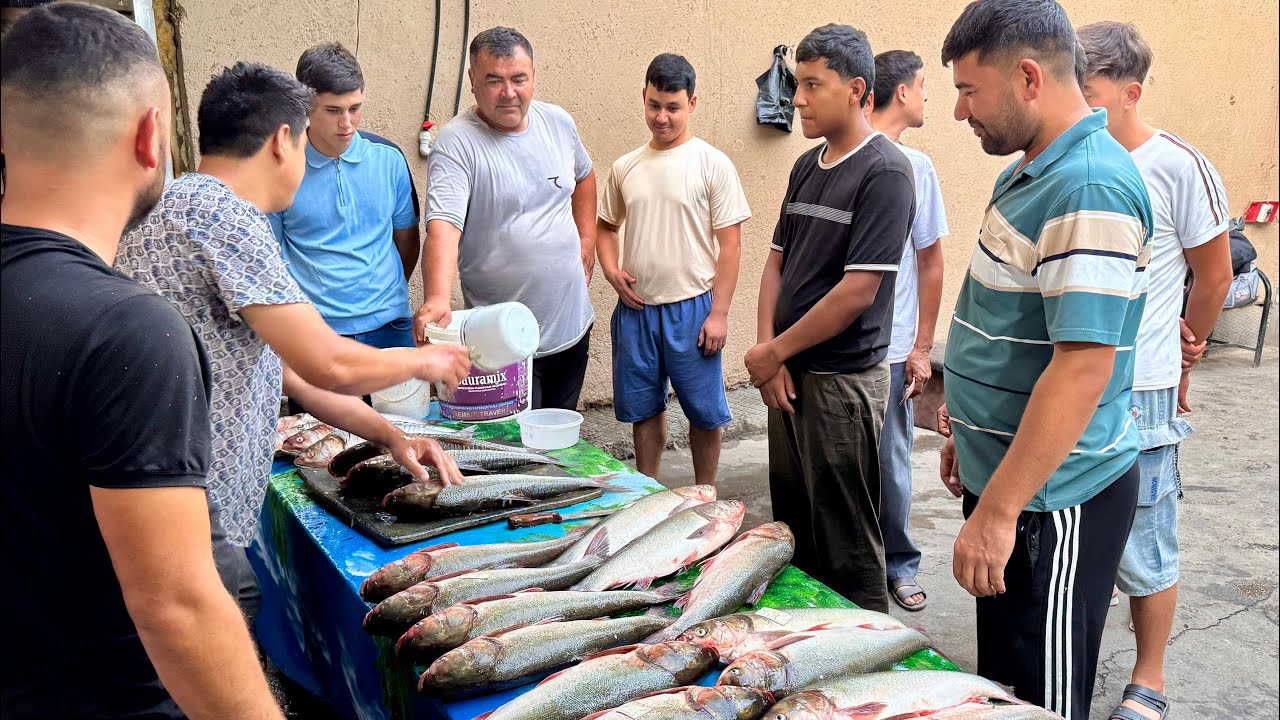 БЕЗУМНЫЙ ПАРЕНЬ! Опускает Руки в ГОРЯЧЕЕ Масло. Такого Способа Приготовления Рыбы Вы ещё НЕ ВИДЕЛИ.