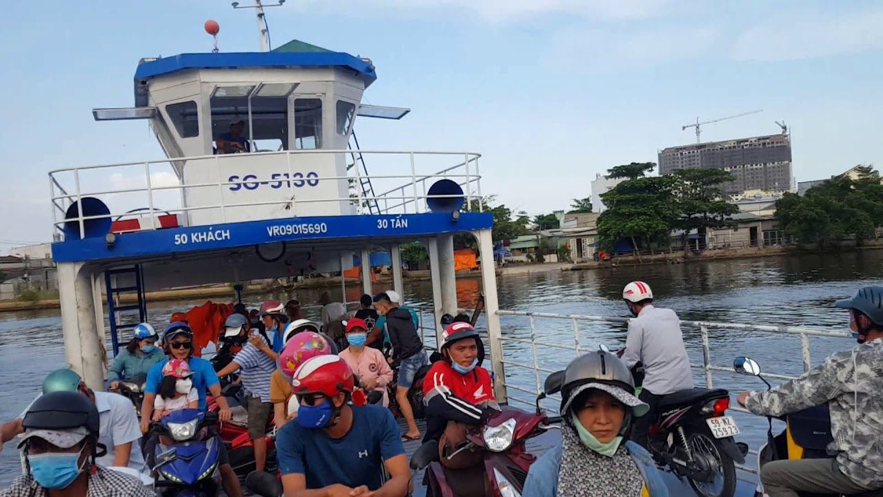 Bến phà nhỏ còn lại giữa Sài Gòn