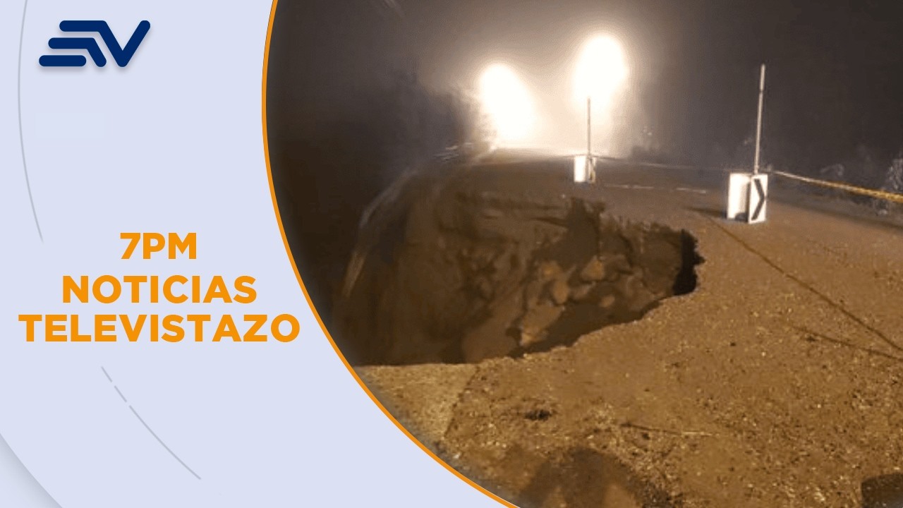 Un socavón de cuatro metros de ancho se formó en la vía Cuenca - Girón - Pasaje | Televistazo