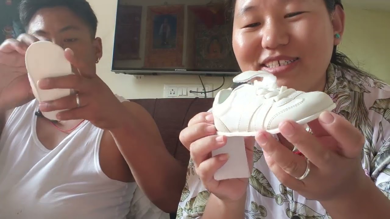 ངས་དྲྭ་ཐོག་ནས་ག་རེ་ཉོས་ཡོད་དམ། Gifts & H&M shoes for our baby. #unboxing #tibetan #viralvideo #fypシ 