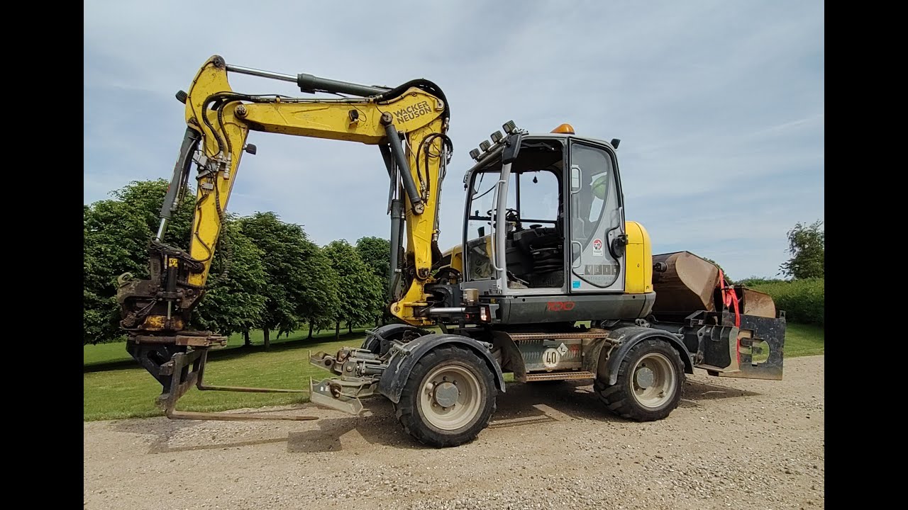 Removing old ashpalt with Wacker Neuson EW100