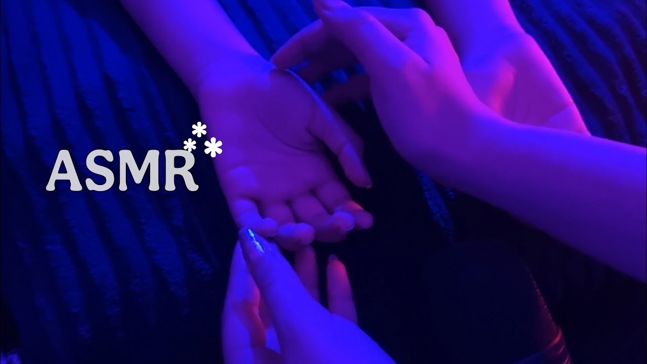 ASMR-OLDER SISTER SCRATCHES YOUR HAND ✋️ 💤✨️ brushing and hand sounds, sleep aid 😴 