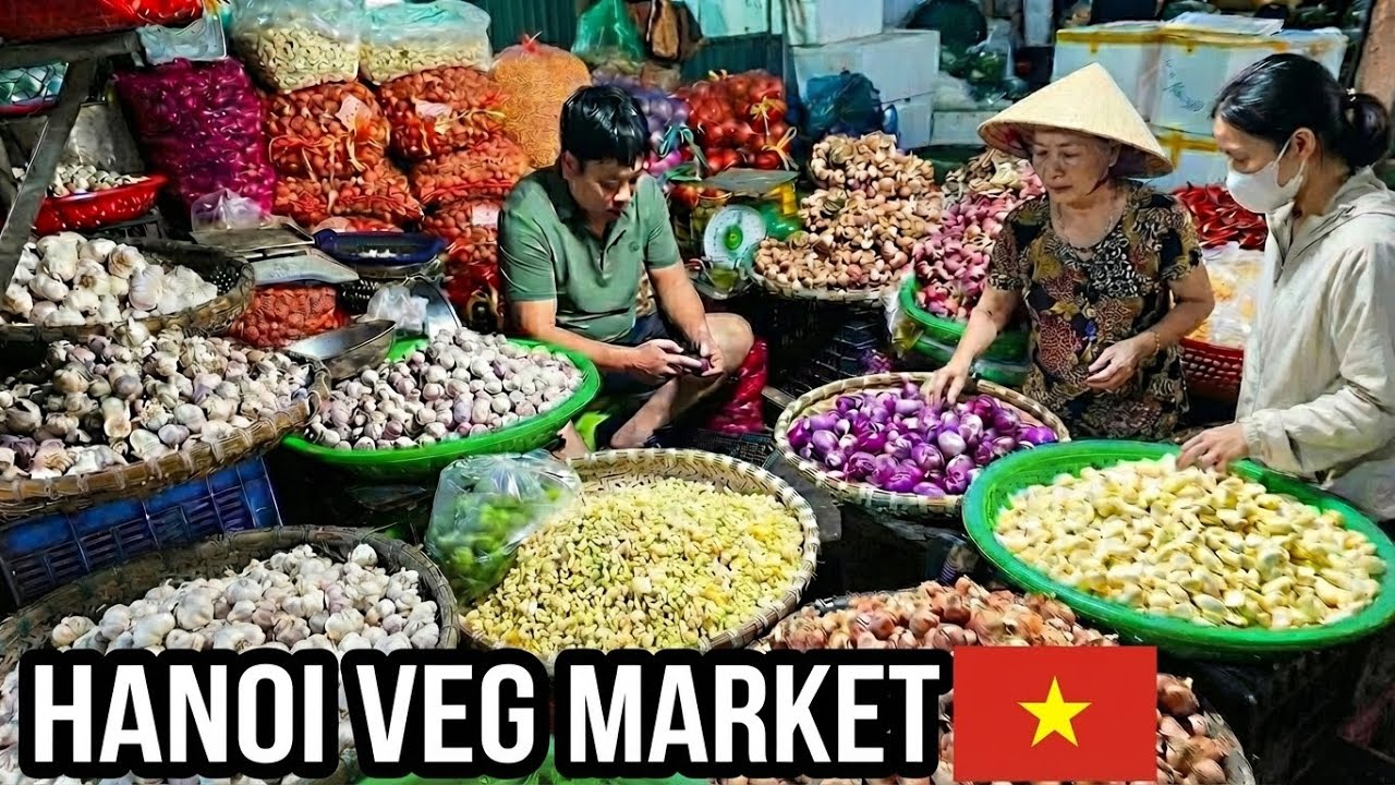 Vietnam Market Walk: Hanoi Night Vegetable Market | Long Bien Wholesale Market (4K)