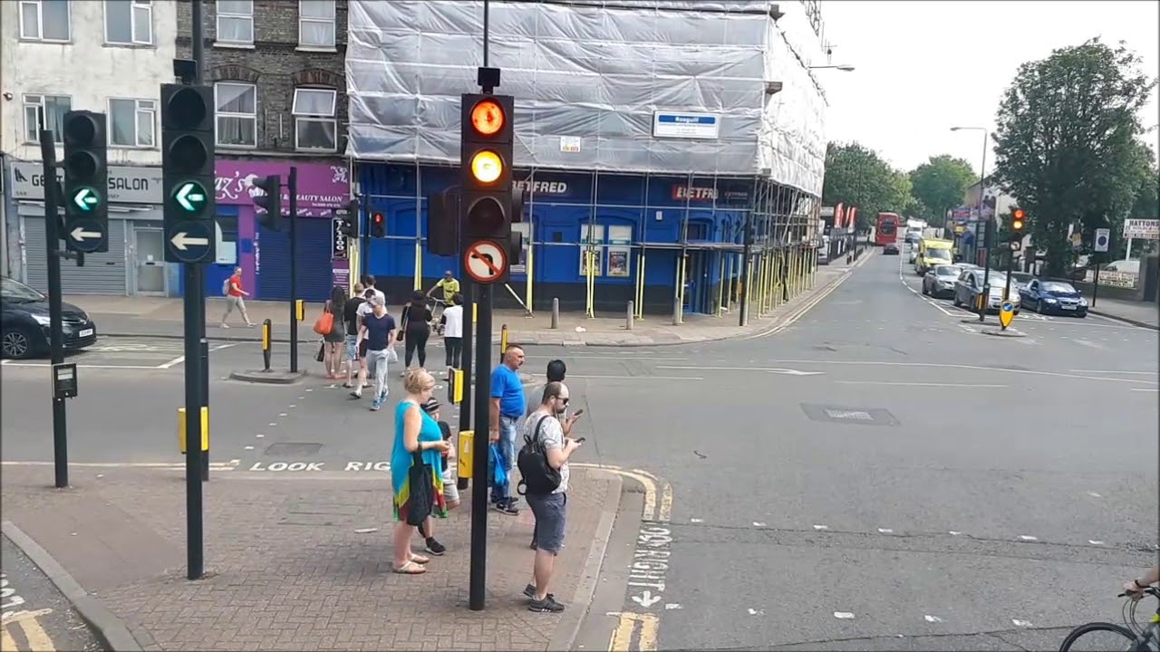 *Route Visual* 262 Stratford - East Beckton / Sainsbury's on 15044 (LX09AAZ)