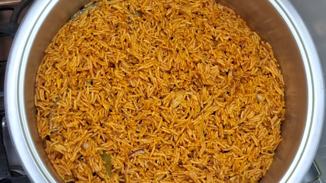Everyone is happy when there is delicious Nigeria jollof rice in the refrigerator #delicious #food 