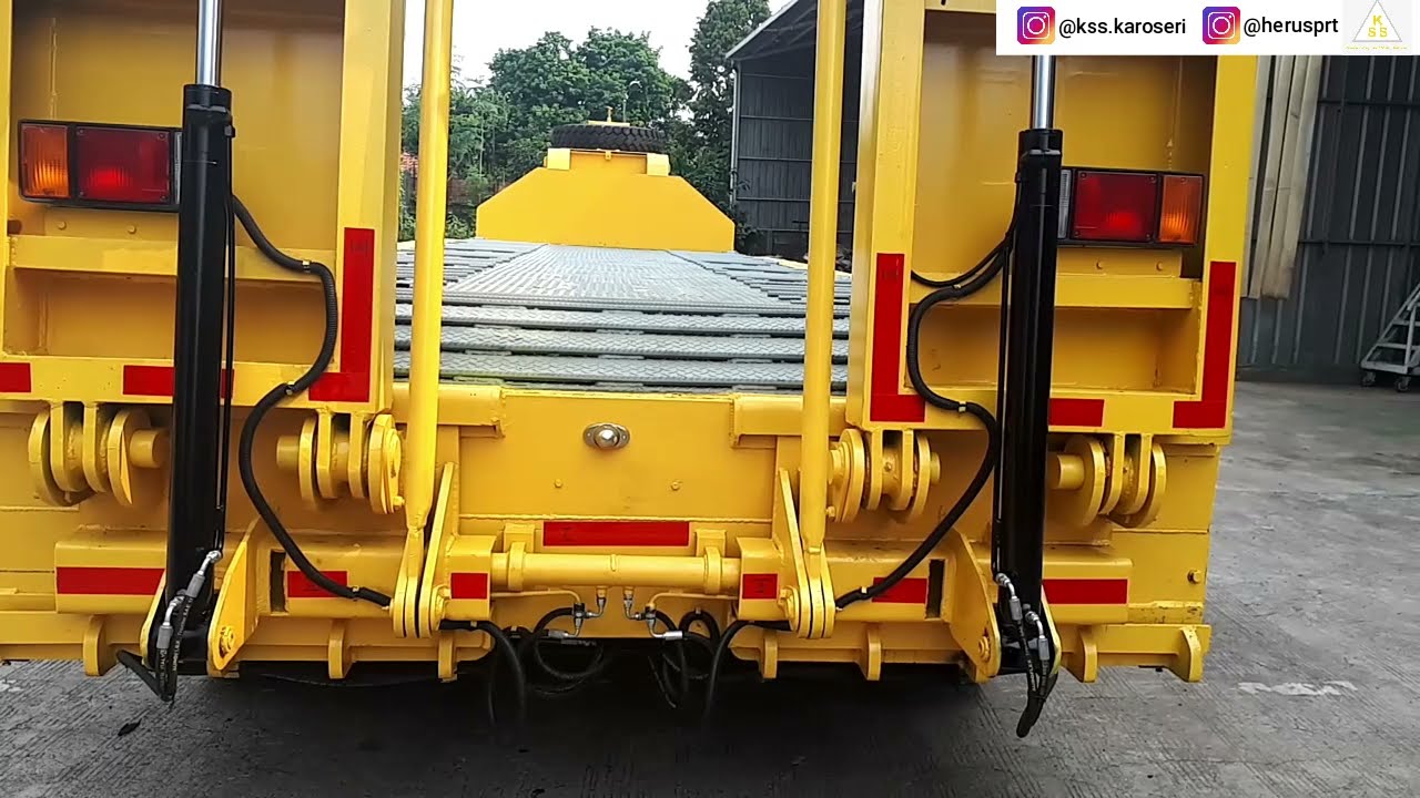 Lowbed Trailer 4-Axle (Ram Door)