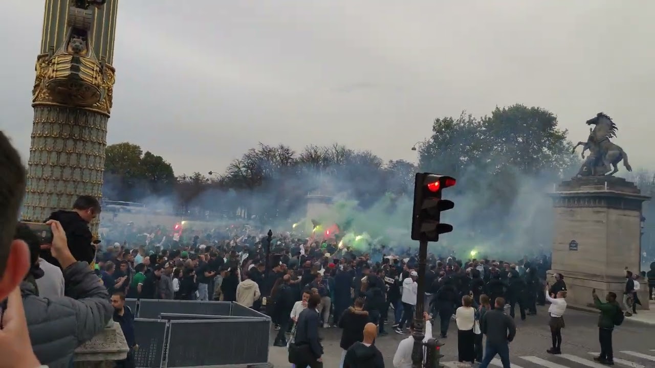 הצפוני בטירוף כל העיר מוכנה יש חגיגה כשמכבי מגיעה Ultras Haifa On Tour Paris צעדה לפני המשחק