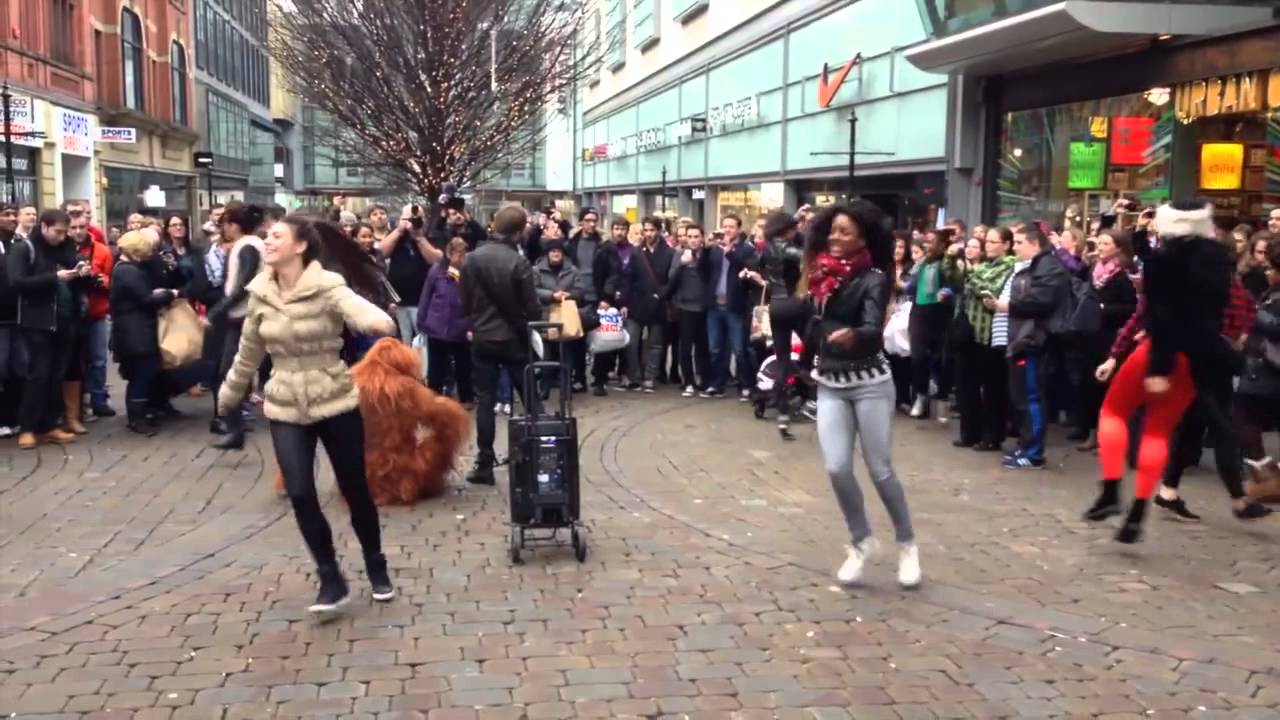 Chesney Hawkes flashmob in Manchester