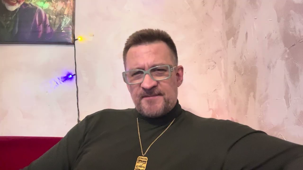 Она обвинила тебя в измене ,потому что сама мутила на стороне !