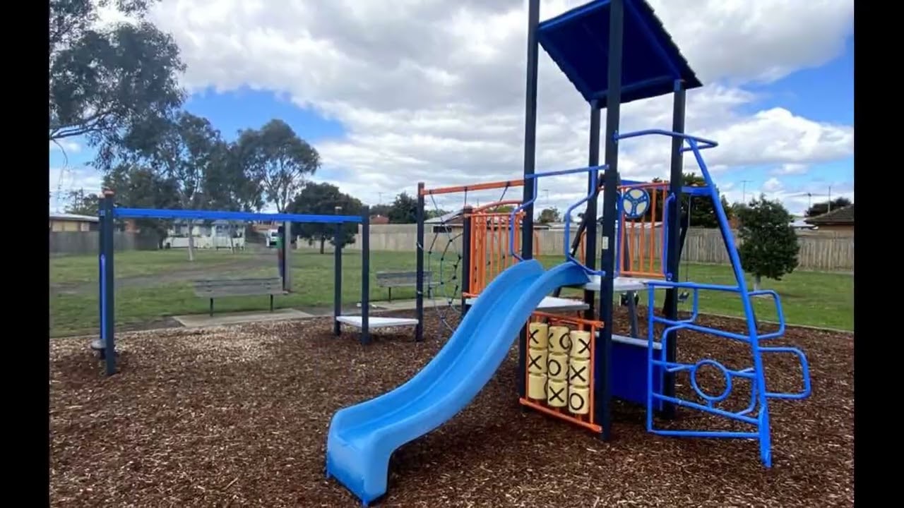 Young Street Playground, Breakwater