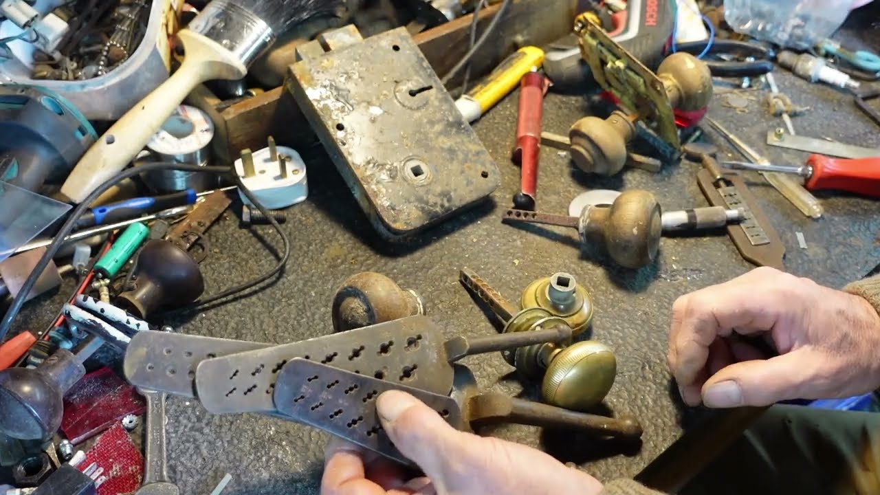 Vintage doorknob spindle and grub-screw sizes