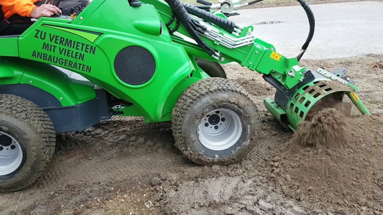 Muli Avant 745 mit Anbaugeräten