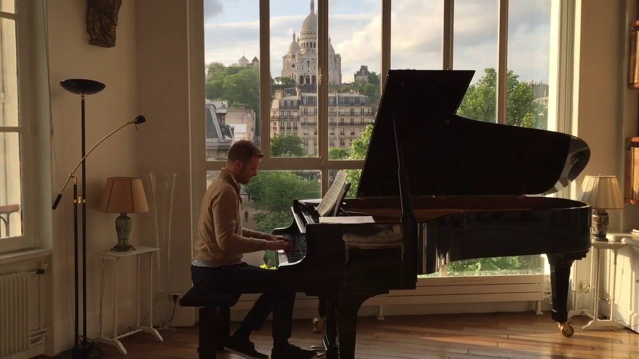 Andrew von Oeyen rehearsing Brahms