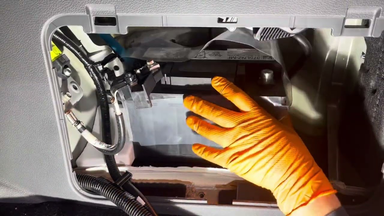 2021-2024 Toyota Sienna Hybrid 12 Volt Vehicle Auxiliary Battery Replacement Instructions