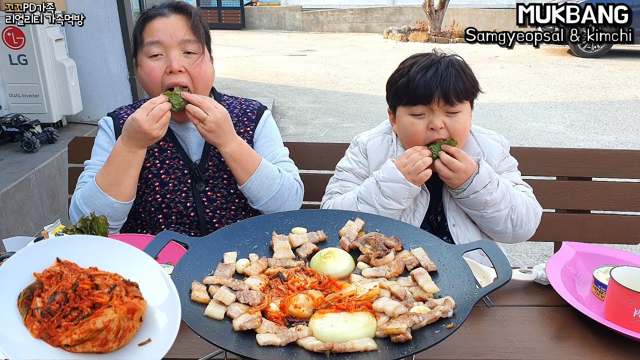 아들이랑 마당에서 삼겹살&차돌박이에 김치 구워서 마무리 볶음밥까지 먹방😋ㅣSamgyeopsal & kimchiㅣMUKBANGㅣEATING SHOW