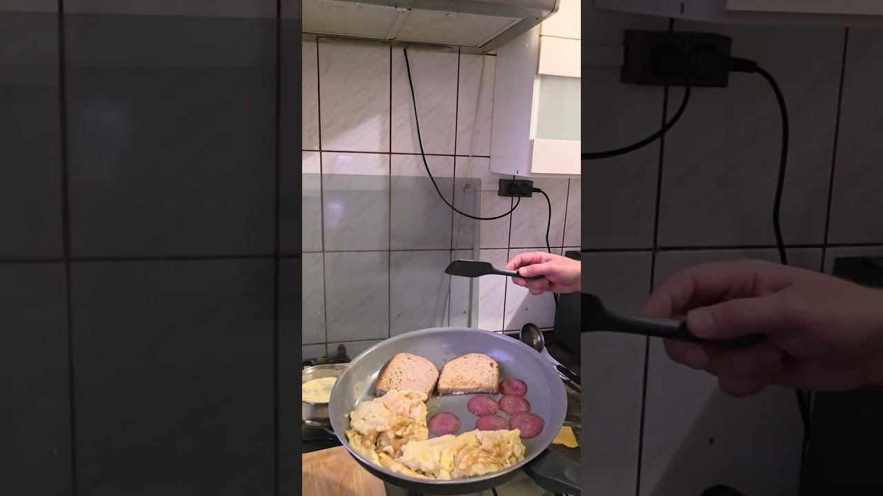 Sandviș dublu întors!