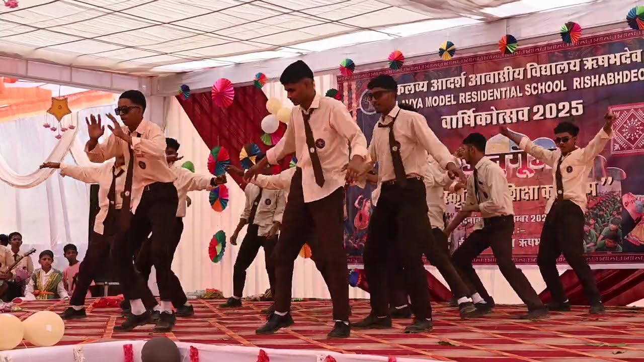 Azeem-O-Shaan se Kala Chashma tak Seniors ka Swag! 😎 Class 12 Surprise Performance | EMRS Rishabhdev