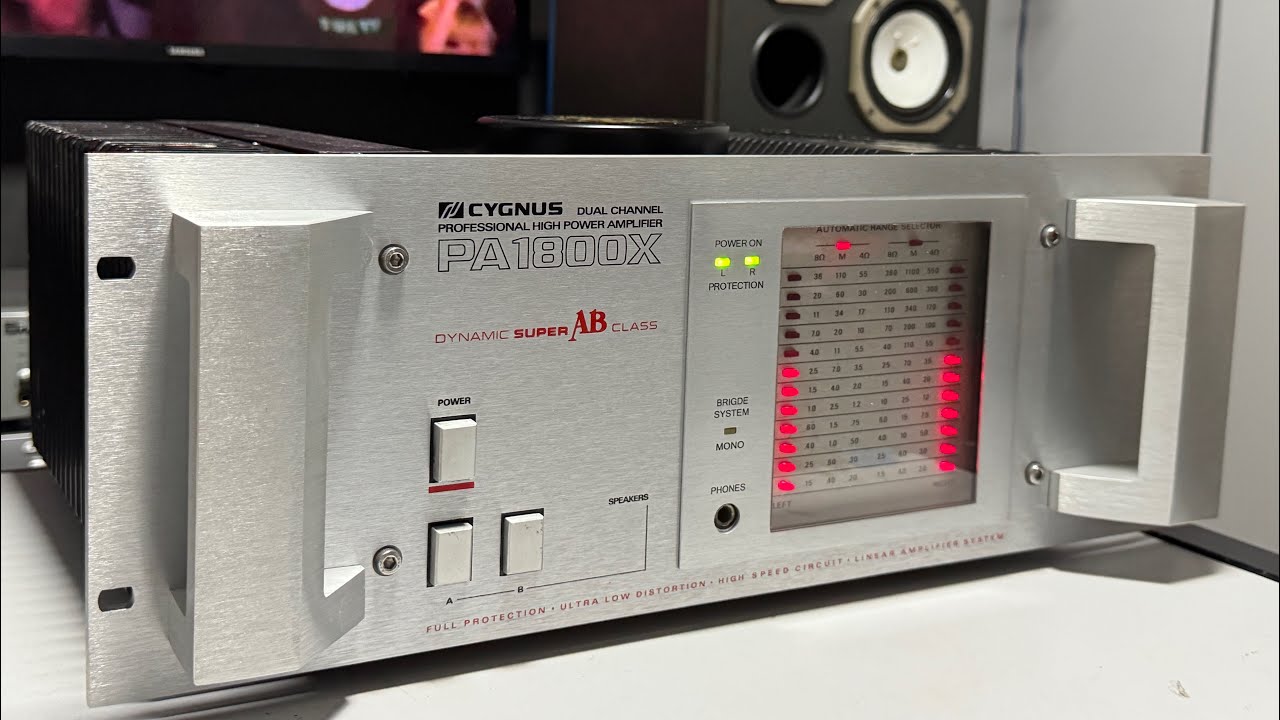 Amplificador da CYGNUS modelo PA-1800x - Prata Escovado - conservação raríssima