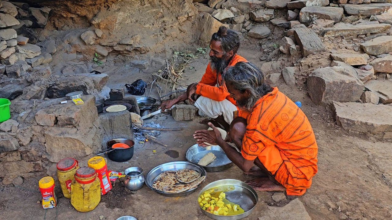 चट्टान के नीचे सिद्ध संतों के दर्शन// कुटिया में आलू टमाटर की सब्जी  टिक्कड़ प्रसादी