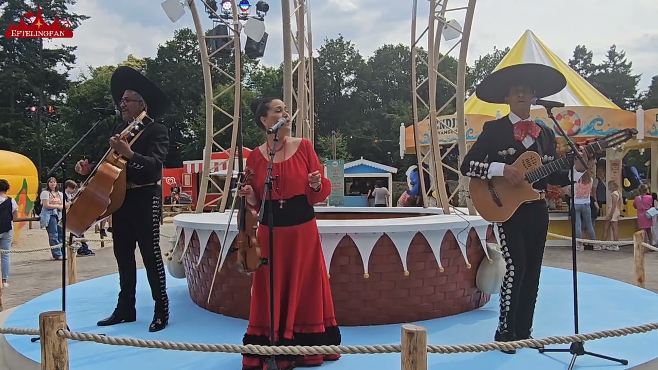 Mariachiband Sol Y Luna op het Efteling  zomerstrand 2023