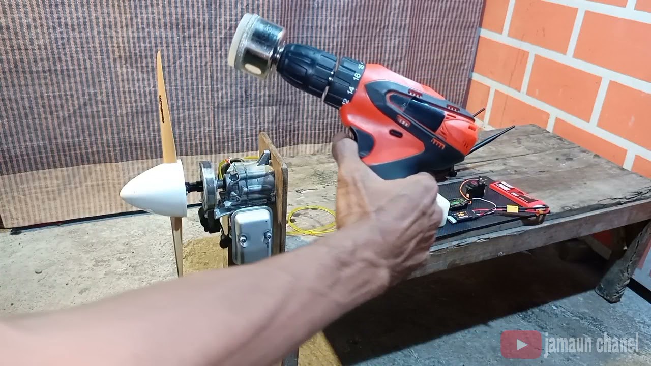 Test mesin pesawat RC bahan bakar bensin
