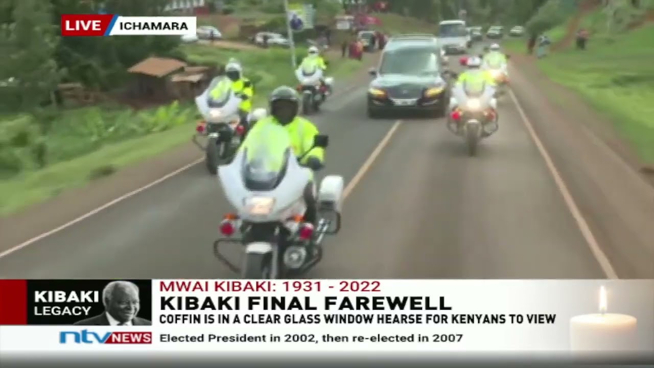 Uhuru, Ruto and Raila land in Othaya shortly before Mwai Kibaki’s cortege