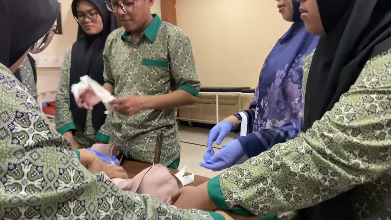 praktik perban pada fraktur kgd
