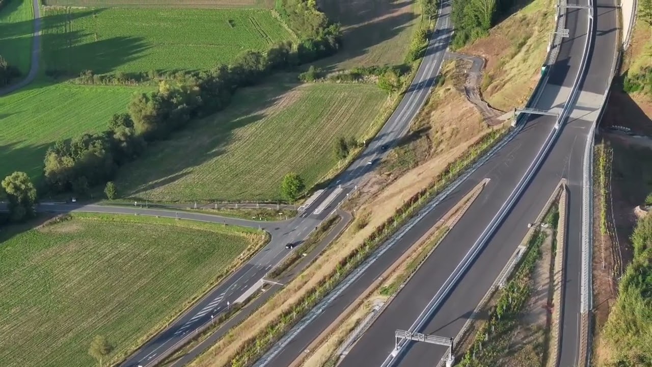 Hier ein neues Video von der neuen Autobahn A44 im Bereich von Sontra West
