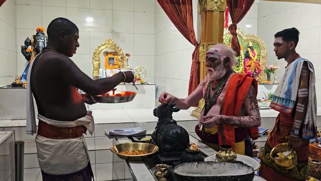 Kavady Obeyam Prayer at Montford Shree Siva Soobramoniar (706) Temple