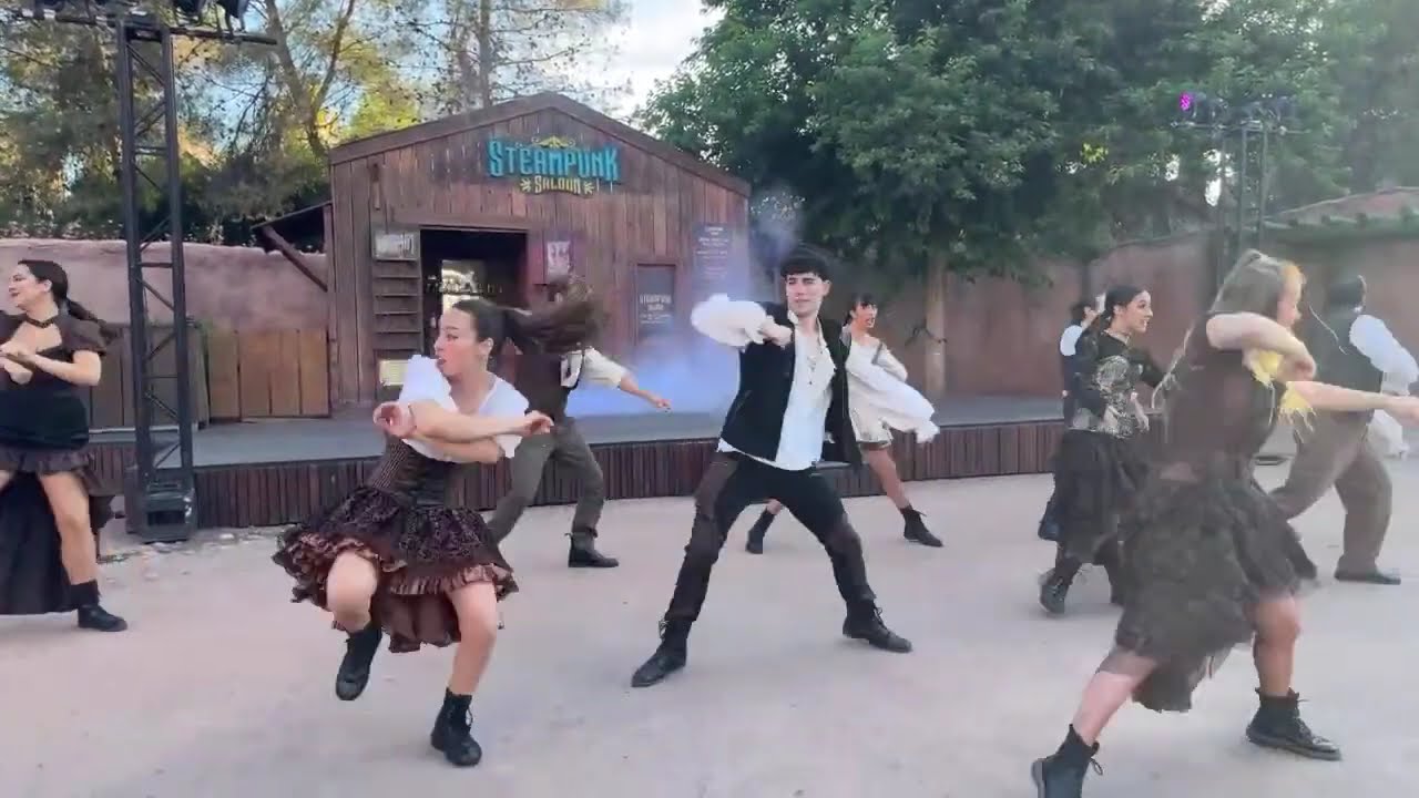 STEAMPUNK SALOON Parque Warner