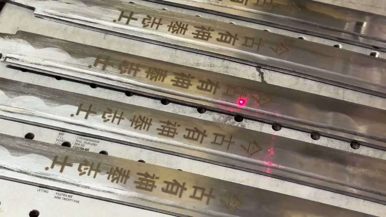 Proses ukir nama kanji pedang samurai The Last Katana