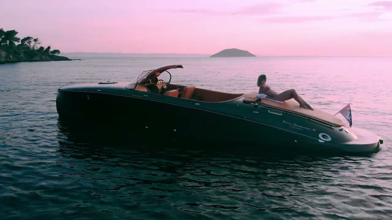 Venus Speedster X 32ft - Retro Day Cruiser - Seven Seas Yachts