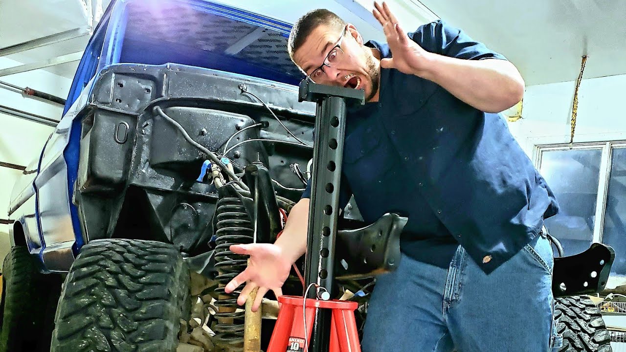 Jack stands for lifted trucks