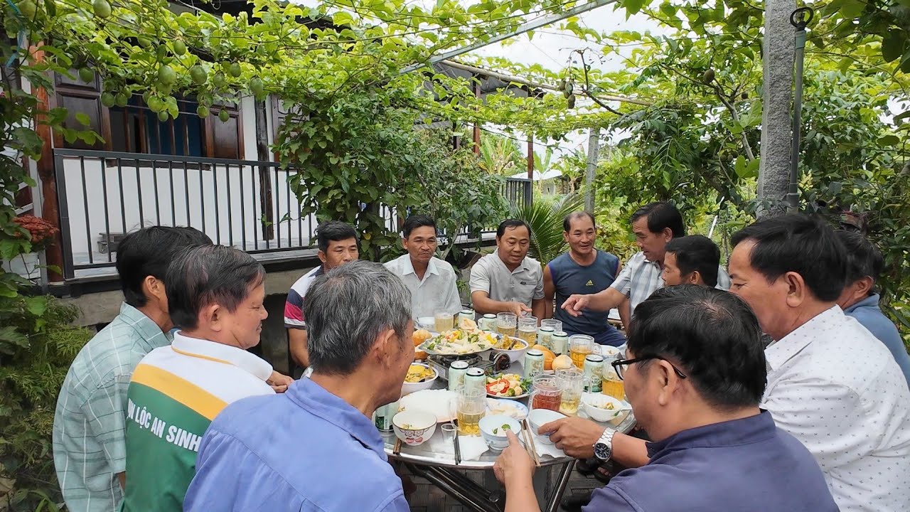 Bữa Tiệc Cảm Ơn Mừng Hoàn Thành Ngôi Nhà Nhỏ và Chia Tay Ba Mẹ Về Lâm Đồng
