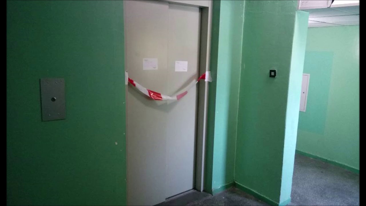 Mężczyzna wpadł do szybu windy na os. Piastowskim w Poznaniu