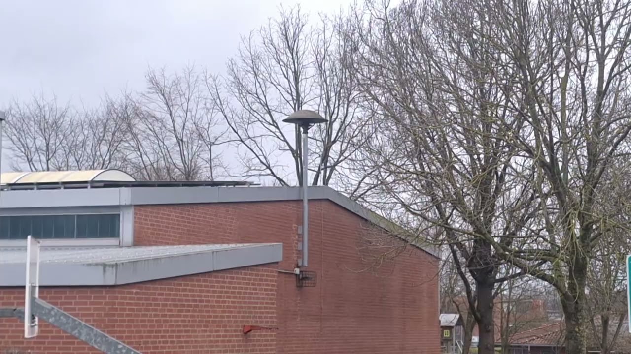 Tiefe E57 schallt durch das Dorf Kirchhorst in Region Hannover 