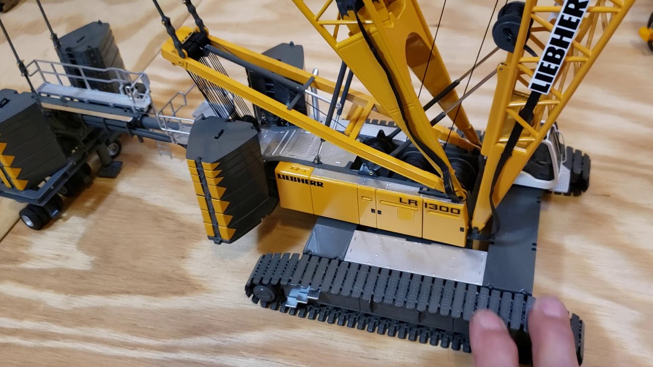 Review of the Liebherr LR1300 derrick kit with traveling ballast